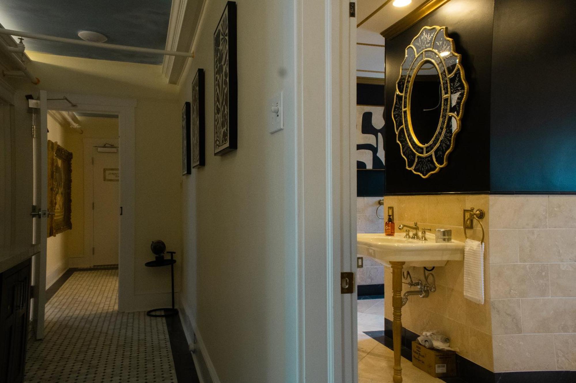 Hotel Chateau Mcm Minimalist Connellsville