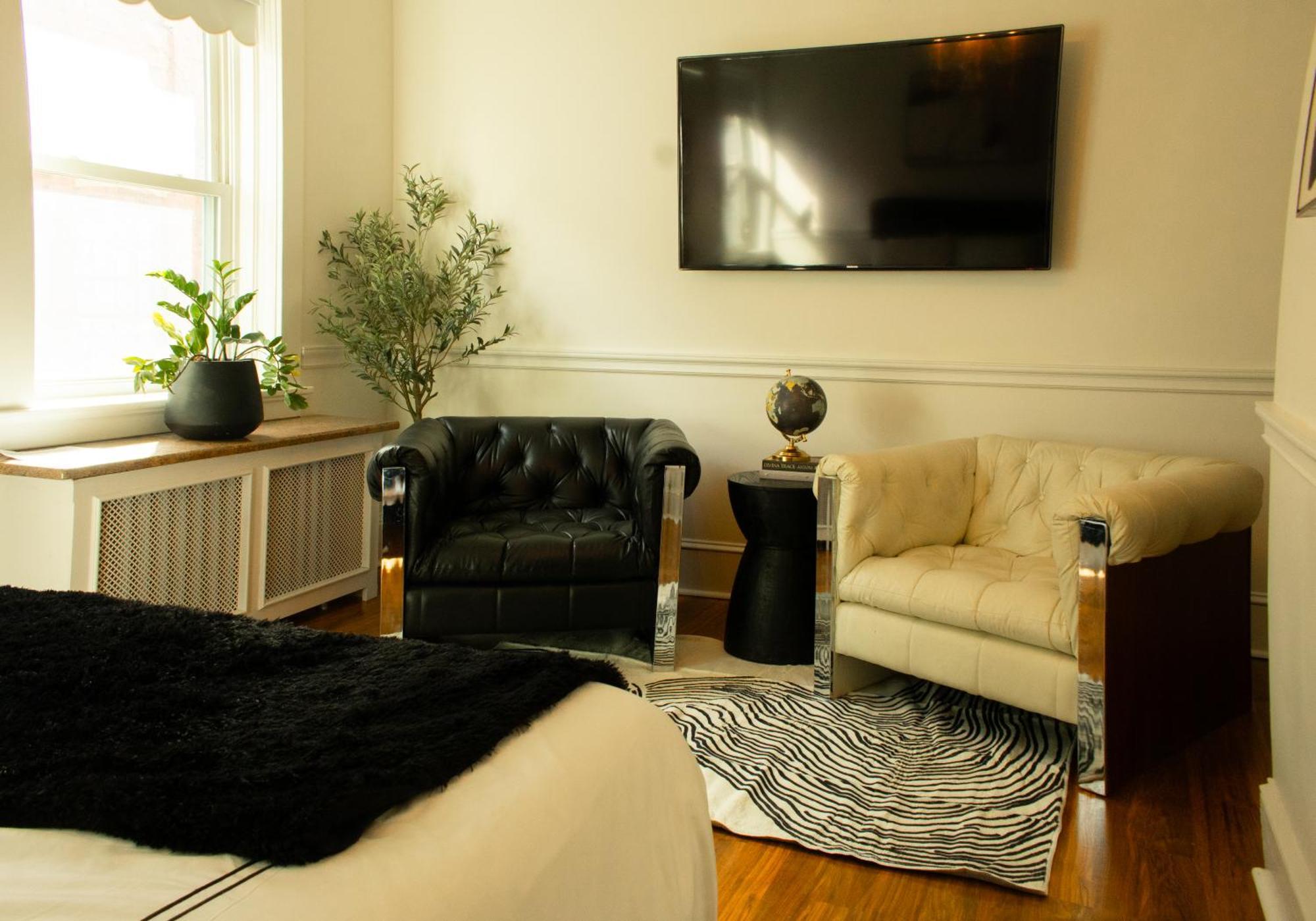 Chateau Mcm Minimalist Connellsville