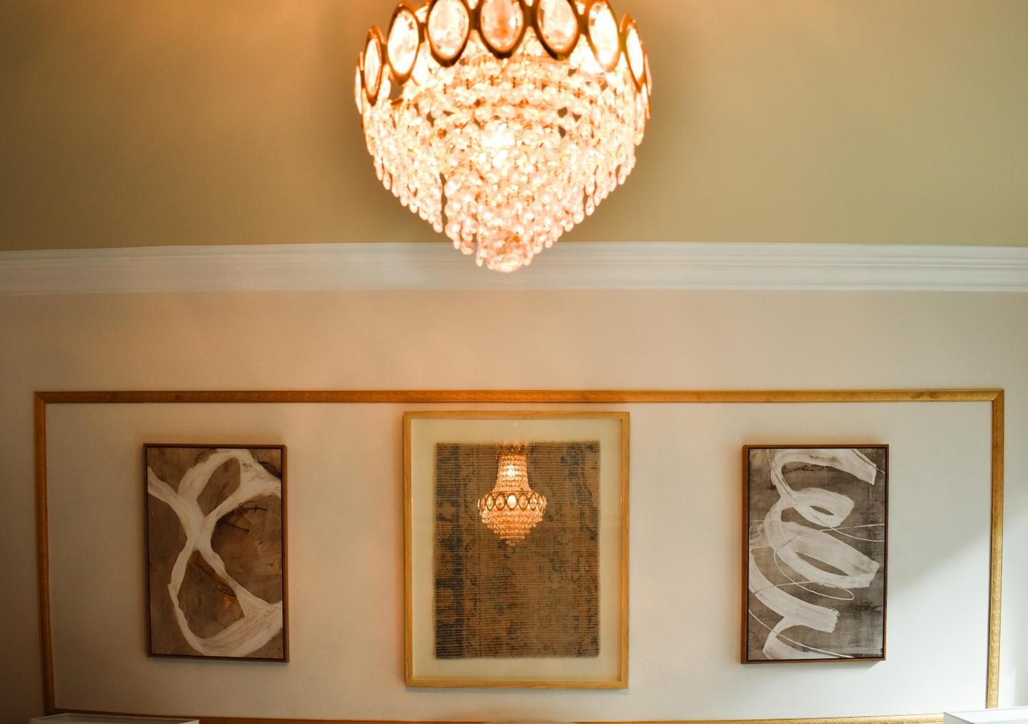 Chateau Mcm Minimalist Connellsville